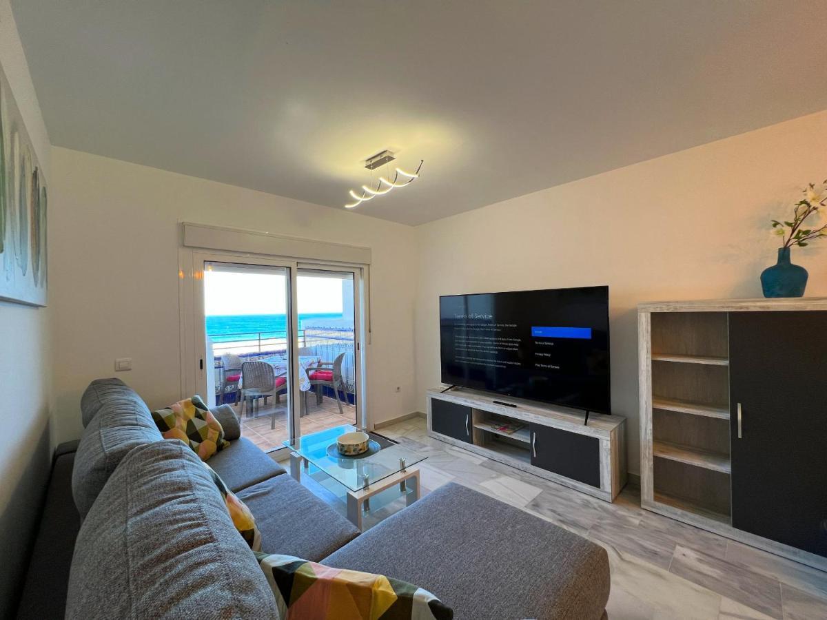 3003 Beachfront Penthouse Apartment *